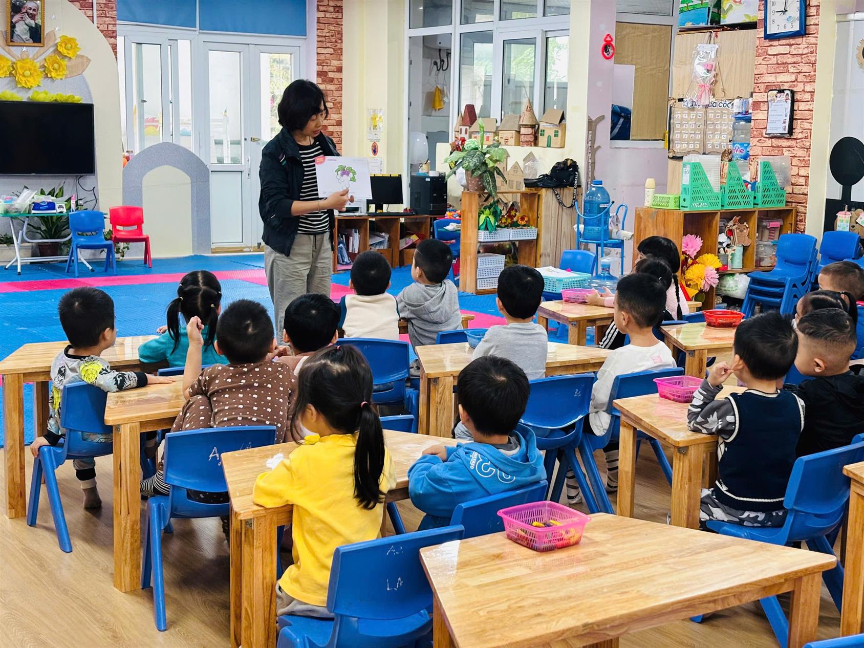 Một giờ học vui của lớp Mẫu Giáo Bé C3 — “Khám phá, Chơi và Học”