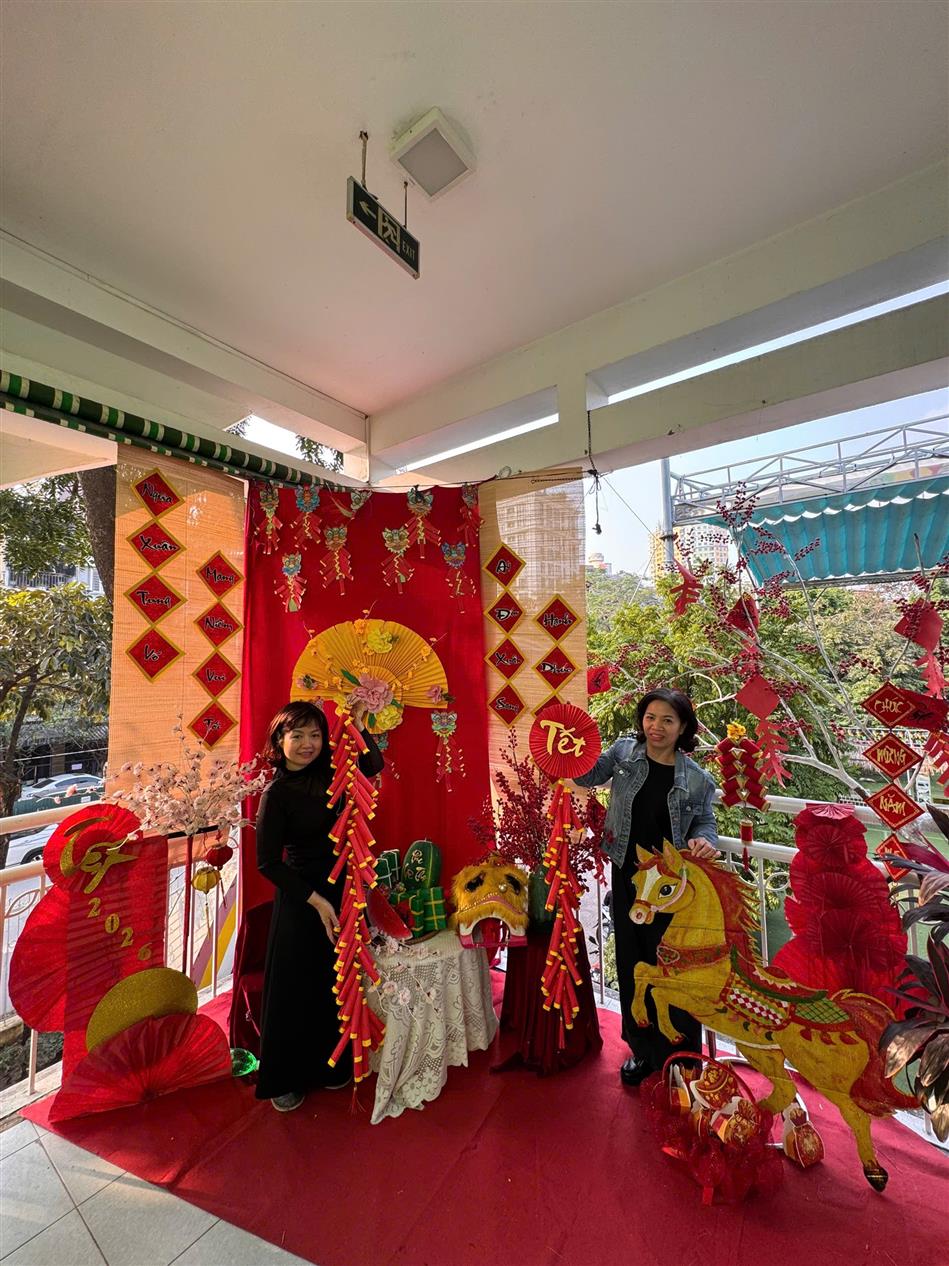 Lớp A4 Tổ chức “Làm Dây Pháo Trang Trí Tết”