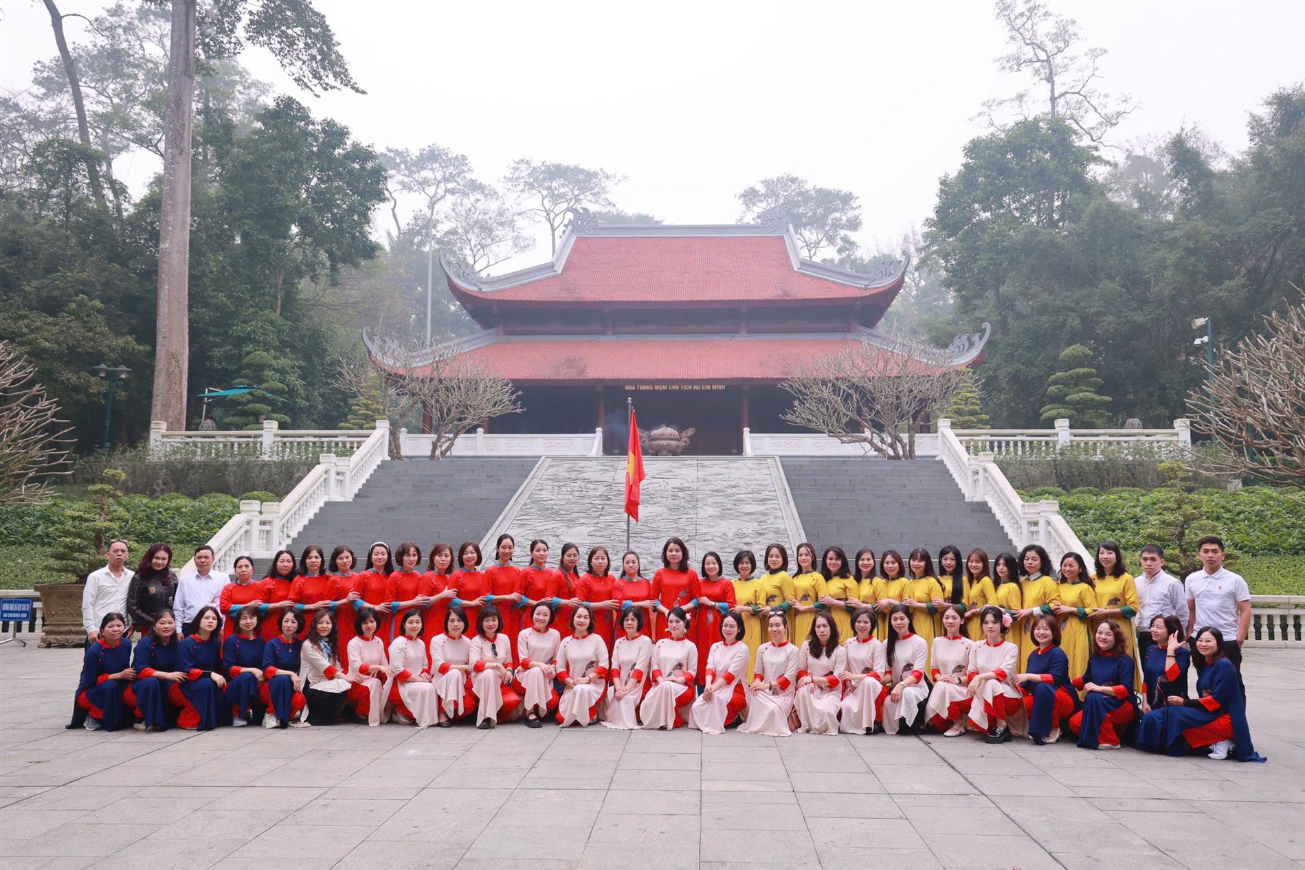 Hành trình về nguồn: Trường Mầm non Thành Công dâng hương tại K9 - Đá Chông và long trọng kỷ niệm 96 năm thành lập Đảng Cộng sản Việt Nam