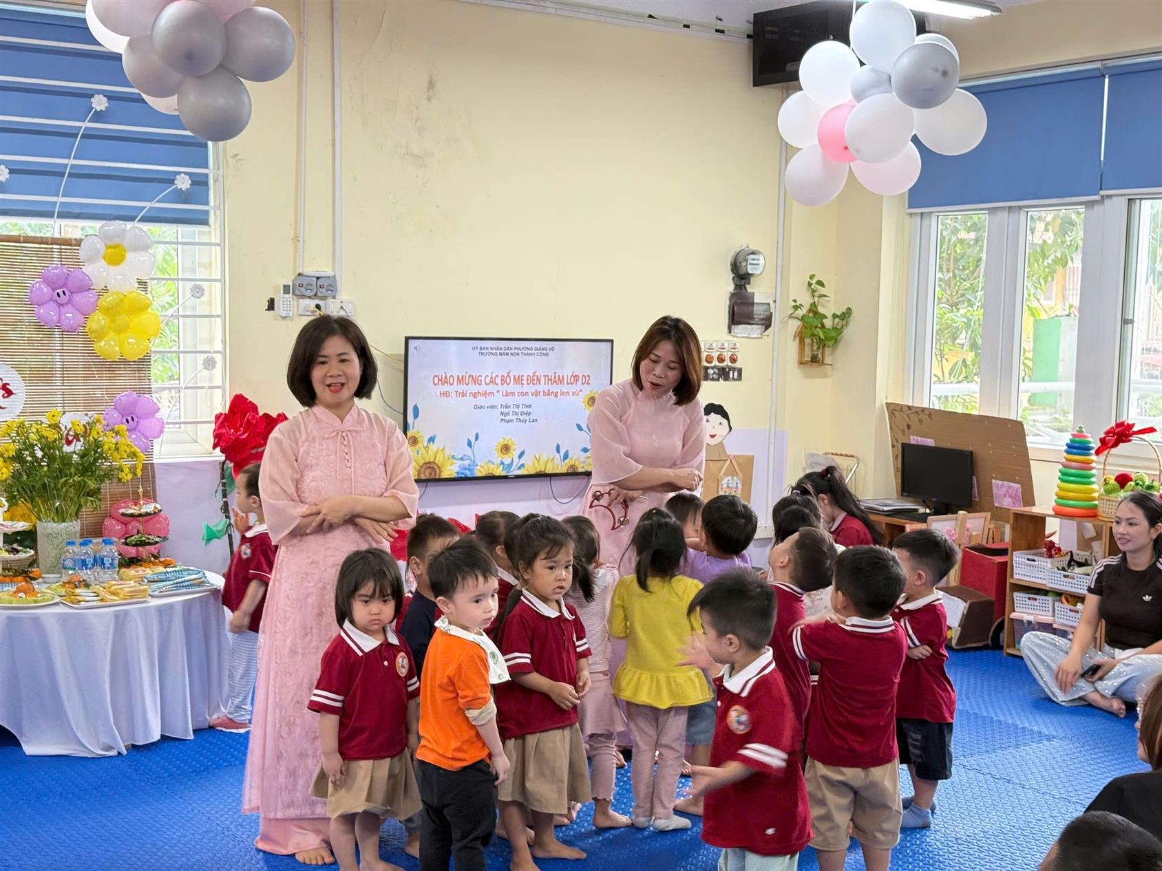 Hoạt động tạo hình: Làm con vật bằng len xù