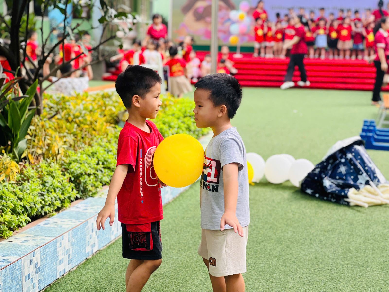 Khoảnh khắc đáng yêu của các bé